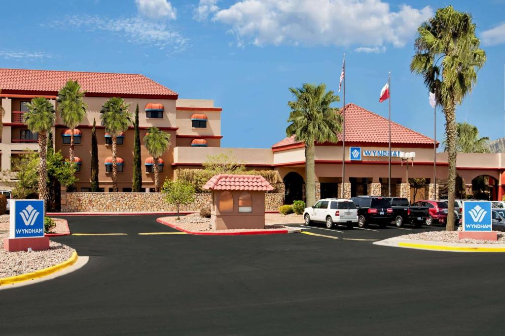 Wyndham El Paso Airport and Water Park Main image 1